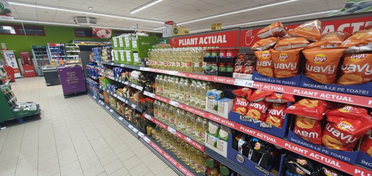 După „lunea neagră”, magazinele din Borșa și-au refăcut stocurile de marfă – FOTO