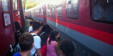 Naveta elevilor cu trenul nu va mai fi decontată din cauza ordonanței Guvernului Orban