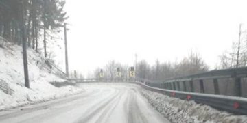 Ninge viscolit la Borșa, în Pasul Prislop, unde vizibilitatea este redusă sub 50 de metri