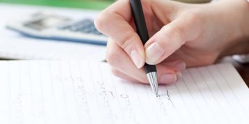 De frica gripei și a coronavirusului, relaţii cu publicul doar prin telefon sau poştă