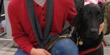 Un nevăzător povestește cum nu a fost lăsat să-și ocupe locul la cușetă pentru că era însoțit de câinele ghid