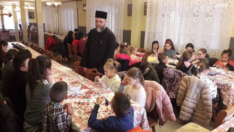 Cele 10 porunci pe înțelesul copiilor la Mănăstirea  „Adormirea Maicii Domnului” Moisei