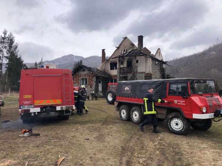 Cabană transformată în scrum la Vișeu de Sus – FOTO