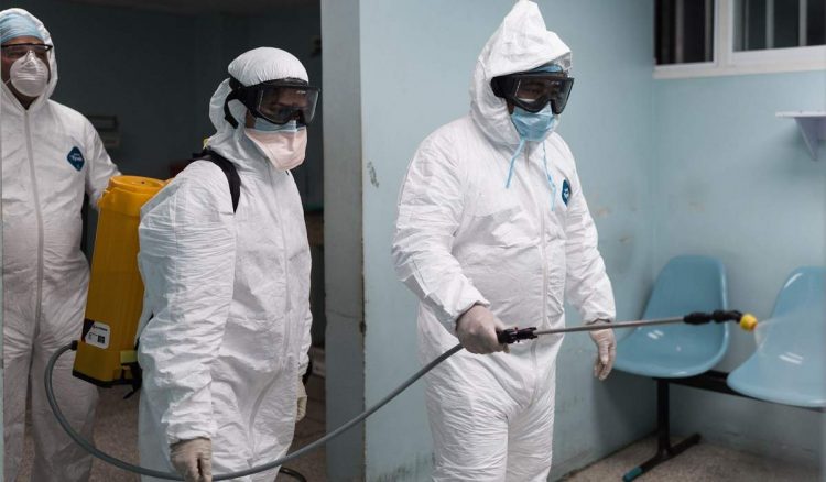 Spitalul Judeţean din Suceava va fi complet închis, pentru 48 de ore. Ultimii pacienţi internaţi aici, transferaţi