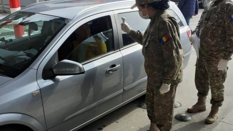 Armata a trimis medici militari să ajute triajul de la punctele de trecere a frontierei