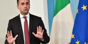 Italia acuză România de practici incorecte pentru că i-a blocat un transport de măști de protecție