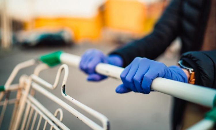 Mit COVID-19 desființat: Mănușile sunt inutile la cumpărături!