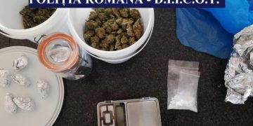 Droguri găsite într-o locuinţă după ce proprietarul a căzut de la etaj