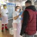 Români plecaţi la muncă în Austria testaţi de coronavirus pe aeroport și trimiși 14 zile în carantină