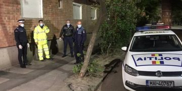 Crimă la Arad. O mamă şi-a înjunghiat copilul de 9 ani, apoi a încercat să se sinucidă. Ce mesaj a postat pe facebook tatăl îndurerat