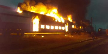 Incendiu la un tren de călători; toţi pasagerii s-au autoevacuat