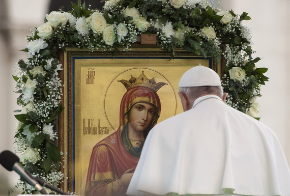 Papa Francisc ne îndeamnă să ne rugăm Sfintei Fecioare Maria, împreună cu familia