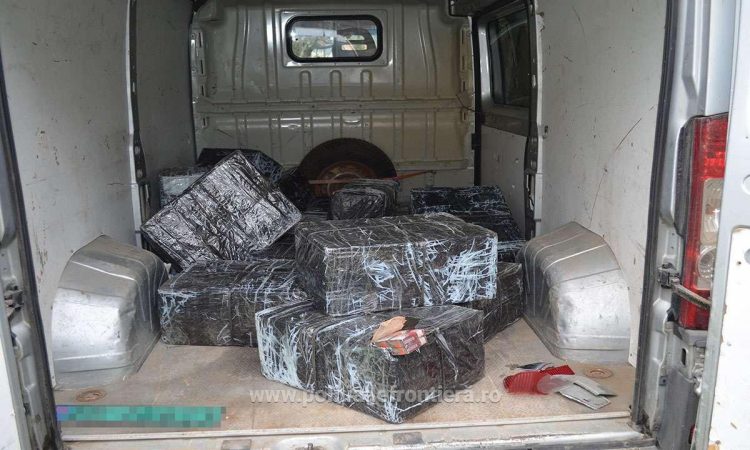Focuri de armă şi un autoturism încărcat cu 7.000 de pachete cu țigări confiscat de polițiștii de frontieră la Vadu Izei
