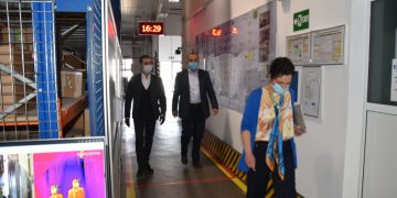 Președintele CJ Maramureș, Gabriel Zetea a efectuat o vizită de lucru la Eaton Fărcașa. Producția va fi reluată, parțial, marți