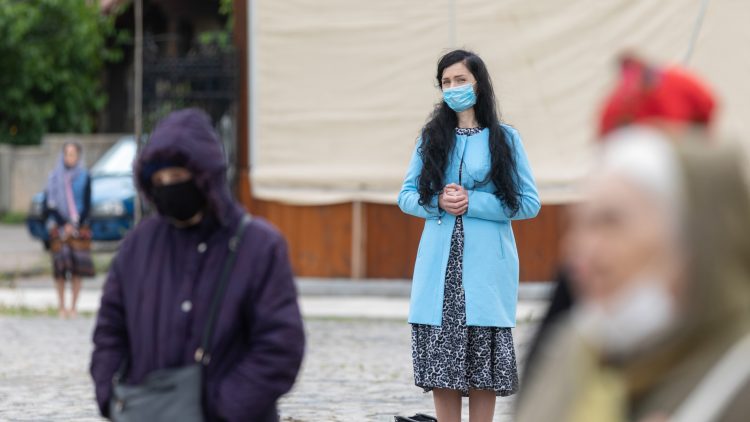 Imagini cutremurătoare: Cum arată o slujbă religioasă după încetarea stării de urgență