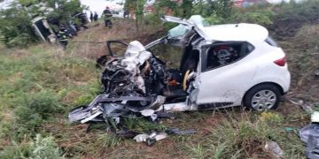 Bebeluș de 10 luni, mama și tatăl lui, morți pe șosea, după ce mașina lor s-a izbit de un TIR