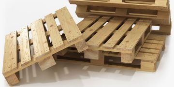 Băimăreni prinşi la scurt timp după ce au furat 23 de europaleţi