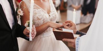 Reguli înăsprite: nunţi şi înmormântări, cu opt persoane, nu cu 16