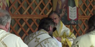 ÎPS Teodosie a împărtăşit la Constanța zeci de preoți cu același potir