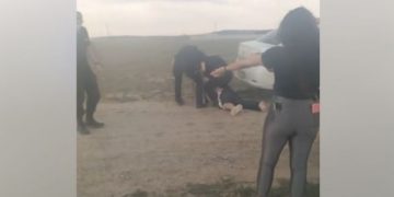 Poliţia, implicată din nou într-un scandal. Un căruțaș a fost pus la pământ în trafic, pentru că nu a oprit la semnalele agenților