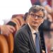 Ministrul Economiei, despre fotografia din biroul premierului: „Servisem o prăjitură, aveam masca în buzunar”
