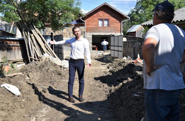 58 de familii din Săliștea de Sus și Bogdan Vodă au primit un ajutor financiar din partea CJ, în urma inundațiilor care le-au afectat gospodăriile