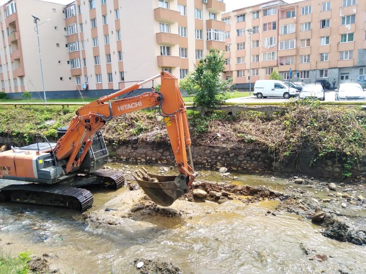 A fost finalizată reprofilarea albiei râului Săsar în orașul Baia Sprie