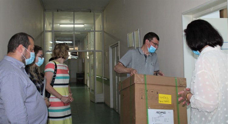 Primele două aparate de ventilație mecanică achiziționate de Centrul de Cercetare şi Formare a Universităţii de Nord Baia Mare au ajuns la Spitalul de Pneumoftiziologie și la Spitalul Judeţean de Urgenţă