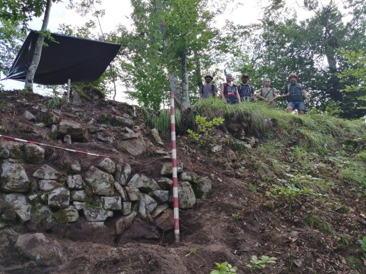 A doua campanie de săpături arheologice la fortificația medievală de la Sălnița – Custura Cetățelei – foto
