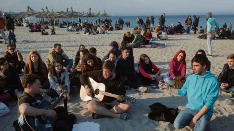 Lovitură pentru petrecăreţii din Vama Veche. Ce nu mai au voie să facă din acest weekend