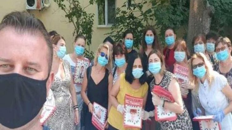 Angajaţi ai unui cămin din Craiova, unde este un focar de COVID-19, au împărțit pliante electorale