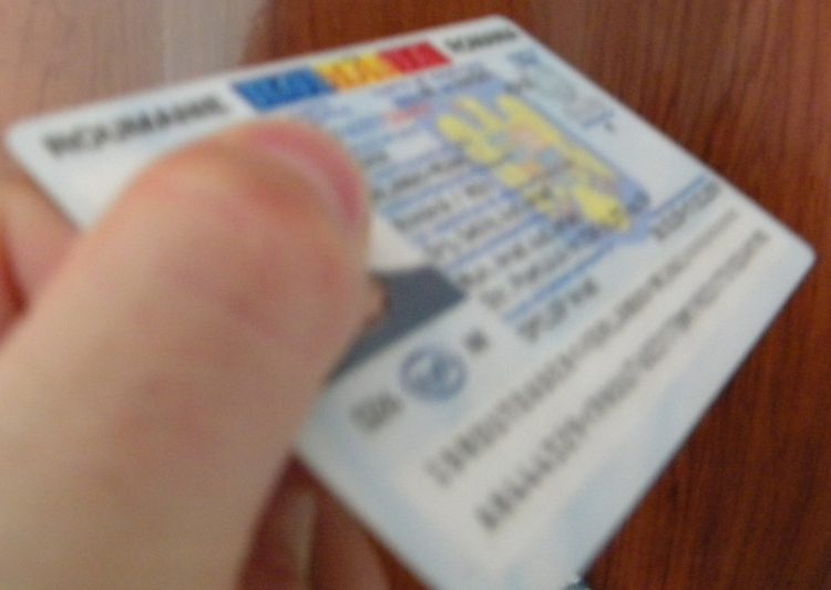 Un bărbat de 28 de ani a votat cu buletinul concubinei 