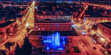 PRIMUL PAS SPRE MODERNIZAREA PIEȚEI REVOLUȚIEI – A fost inaugurată fântâna arteziană, urmează amenajarea parcării subterane și a întregii zone pietonale