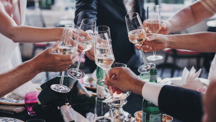 „Sistarea evenimentelor private!” – o nouă restricție pentru români, anunțată de Orban