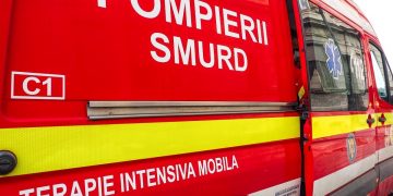 Un copil în vârstă de 6 ani a căzut de la etajul 4 al blocului, după ce a fost lăsat singur acasă