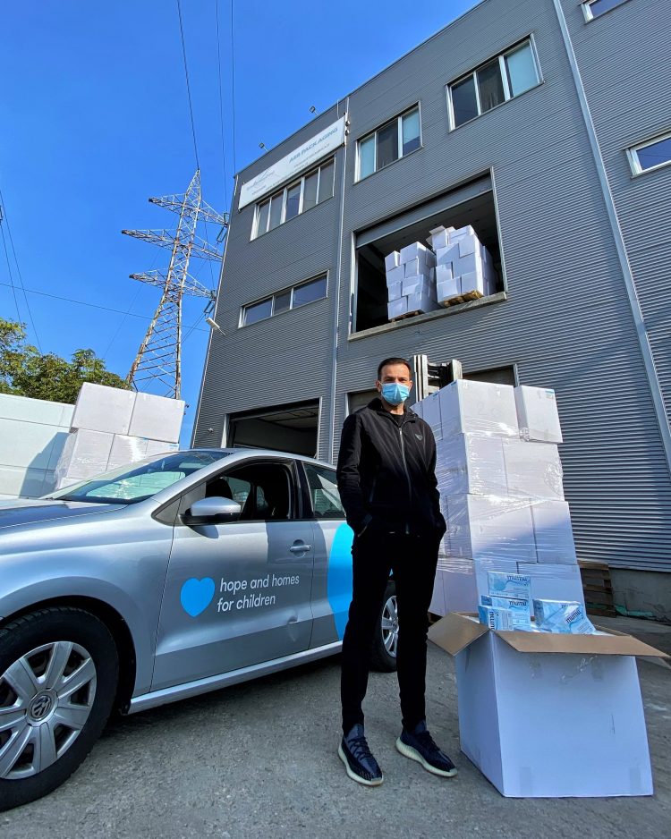 Mihai Morar, în parteneriat cu cei de la Hope and Homes for Children Romania, vor dona 200.000 de măști familiilor vulnerabile