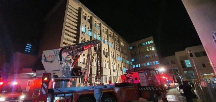 Şapte pacienţi intubaţi au murit într-un incendiu izbucnit la Spitalul Judeţean de Urgenţă Piatra Neamţ. Erau bolnavi de COVID