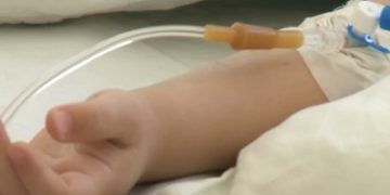 O fetiță de o lună, suspectă de COVID-19, în stare gravă la secția de Terapie Intensivă