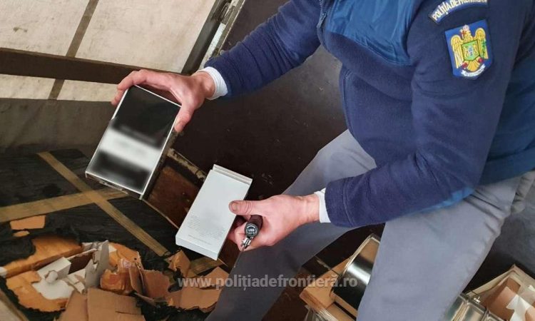 Bunuri în valoare de peste 1.000.000 lei, cel mai probabil contrafăcute, descoperite la P.T.F. Giurgiu