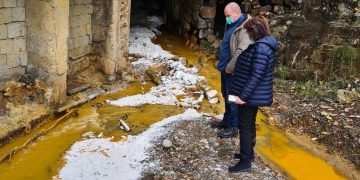 FOTO. Dezastru după poluarea cu ape de mină a râului Cavnic