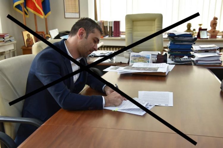 EXCLUSIV – A GIRAT președintele IONEL BOGDAN? Distrugerea bunului public la Consiliul Județean Maramureș! Pozele cu fostul președinte au fost rupte dintr-o revistă plătită din bani publici