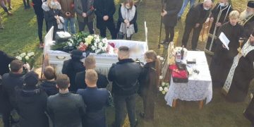 Lacrimi și durere în Chiuzbaia! Mădălina Breban a fost condusă astăzi pe ultimul drum