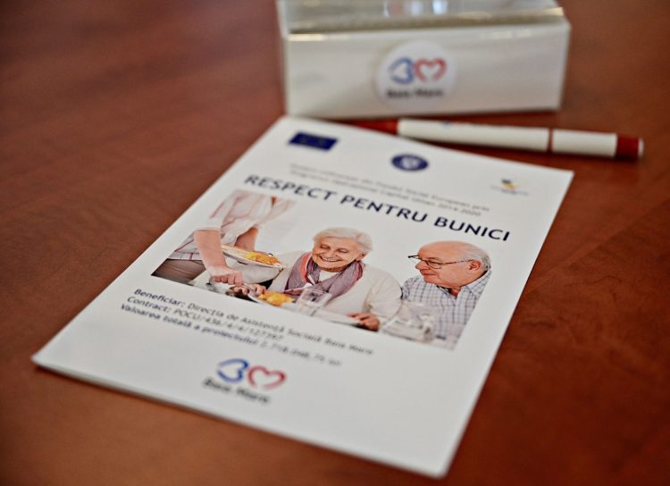 40 de voluntari vor consilia telefonic vârstnicii din cadrul programului social „Masa pe roți”