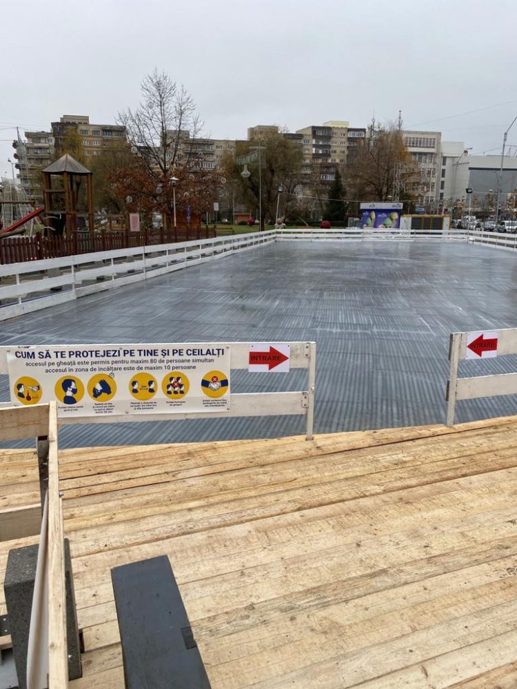 Patinoarul se va deschide în această seară la ora 18.00, iar intrarea, pentru astăzi, este gratuită