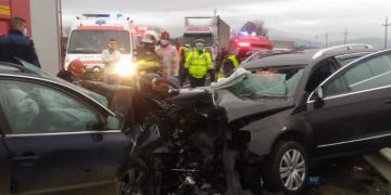 Impact mortal. Două persoane au decedat după ce mașinile în care circulau s-au ciocnit frontal