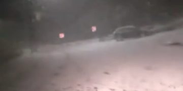 CIRCULAȚIE DE COȘMAR! Zăpada a îngropat șoselele, iar drumarii din Maramureș stau cu mâinile în sân!