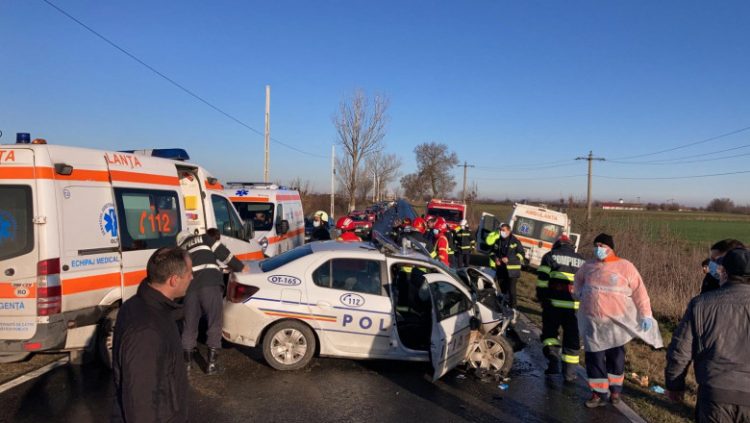 Unul dintre cei doi polițisti răniți grav în accidentul cu ambulanţa, a murit