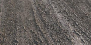 FOTO – Străzile din Bicaz o adevărată bătaie de joc a doctorului-primar Dorin Mitre la adresa locuitorilor din comuna Bicaz