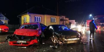 Grav accident provocat de un maramureşean. Două mașini făcute praf și sute de litri de motorină împrăștiate – foto, video