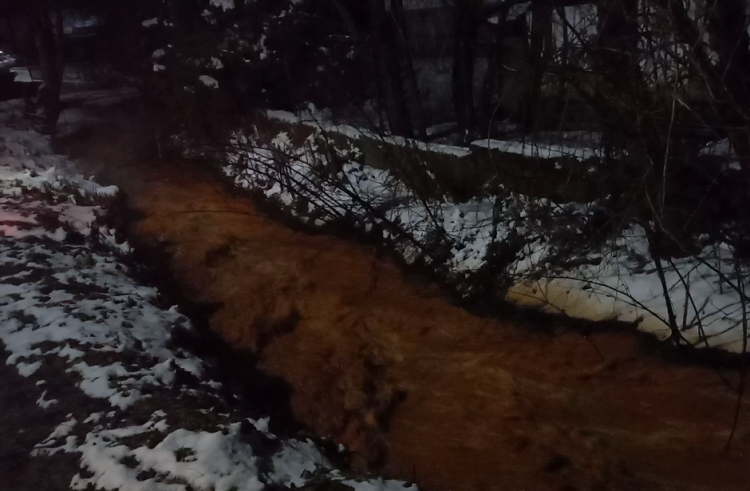 Ape de mină neepurate au ajuns în râul Băița